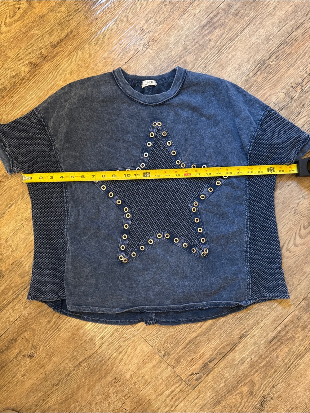 Washed Navy Star Grommet Short Sleeve Tee - Picture 5 of 6